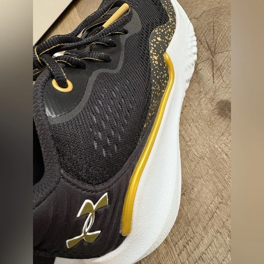 Under Armour barley worn